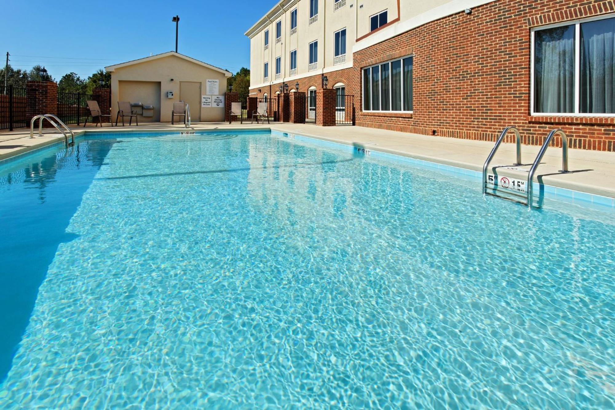 Holiday Inn Express Hotel & Suites Talladega By Ihg Exteriér fotografie